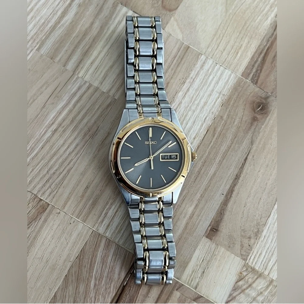 Seiko Men's Watch Gray Dial Two-Tone Stainless Bracelet Day Date Windows